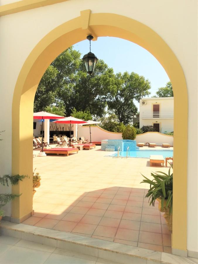 קאבוס Oasis Beach Club מראה חיצוני תמונה